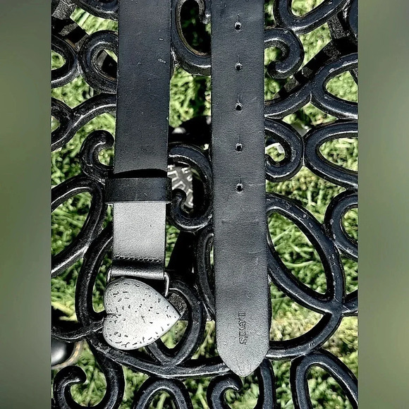 Levi’s — Vintage Heart Buckle Leather Belt - Picture 2 of 3